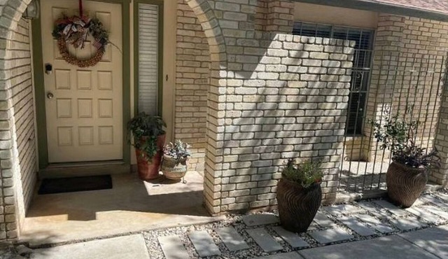 San Antonio TX Casita 3-bedroom house near SeaWorld NorthWest Neighborhood