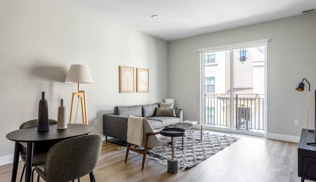 San Carlos 1BR w Pool Gym nr Caltrain SFO-366