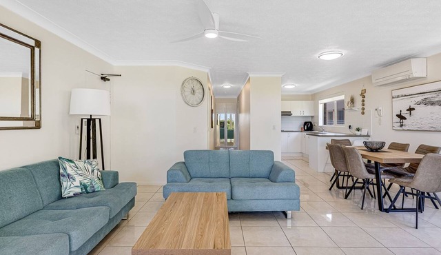 San Chelsea 8 - North Kirra Bilinga Beachfront – Linen Provided!