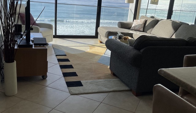 San Diego Beachfront/Oceanfront: 180 degree oceanfront view!
