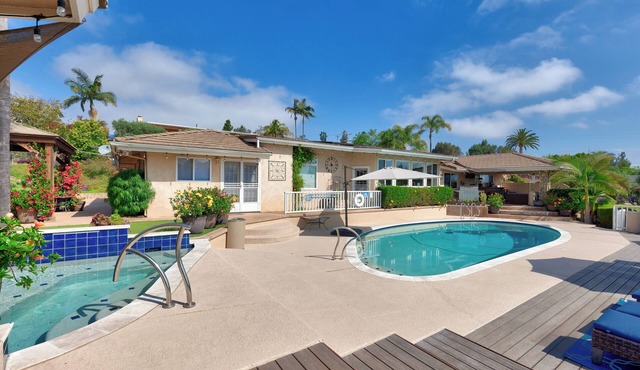 *San Diego Oasis* Sunrise Views Pool Spa Sleeps 13
