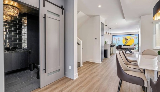 San Diego! Sleeps 12! Walk to Restaurants! 3 decks