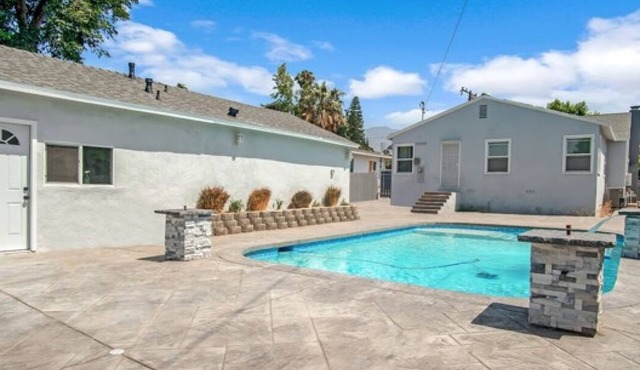 San Fernando Pool home + Large Private Guest House