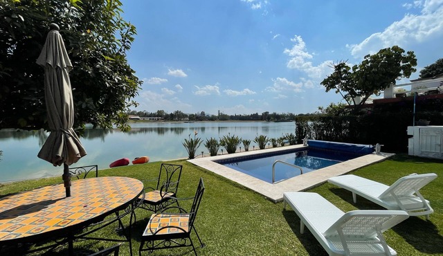San Gil Golf Club, Beautiful Lake House, pool, kayaks, bicycles