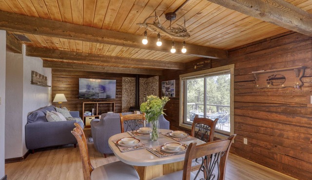 San Juan Cabin: Cozy Mountain Getaway, Fire Pit, Mtn Views, 10 Min to Downtown, Close to Wolf Creek!