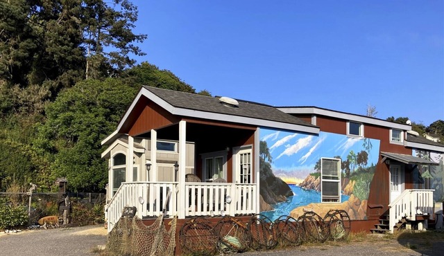 San Juan - Cozy tiny pet friendly home in the heart of the historic Noyo harbor