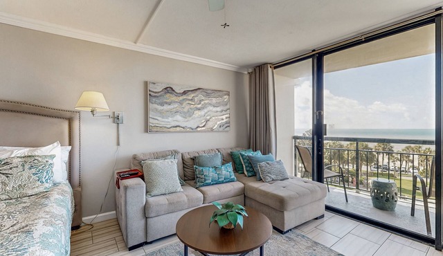 San Luis Resort studio with Gulf view, pool, hot tub, fitness room & firepit