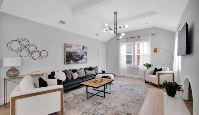 San Marco Home in Walkable Neighborhood!