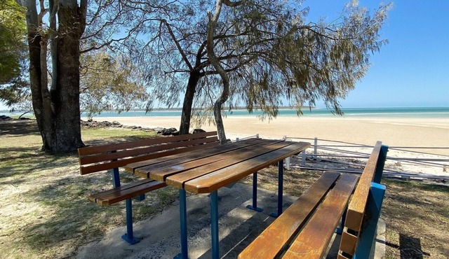 San Marco Villa 4 - Burrum Heads- Beachfront- 2BR - Pool- Aircon