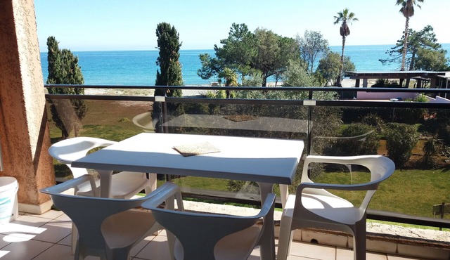San Nicolao de Moriani: les Marines studio sea view with direct beach access.