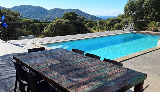 San Quilico - Maison climatisée, piscine, vue mer