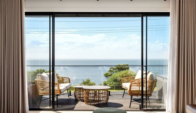 San Remo Luxe 1, large modern home with 180-degree bay views, outdoor spa.