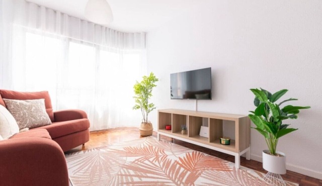 San Roman apartment with private parking