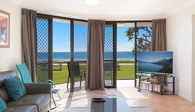 San Simeon 6 - Ground Floor, Absolute Beachfront at Tugun!