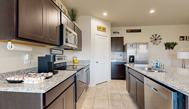 San Tan Valley dog friendly home, close to outdoor & cultural experiences