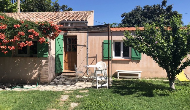 SANARY Small country house with garden. Small dogs accepted