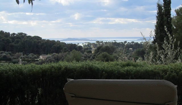 Sanary-sur-Mer, house on family property, within olive trees, near sea