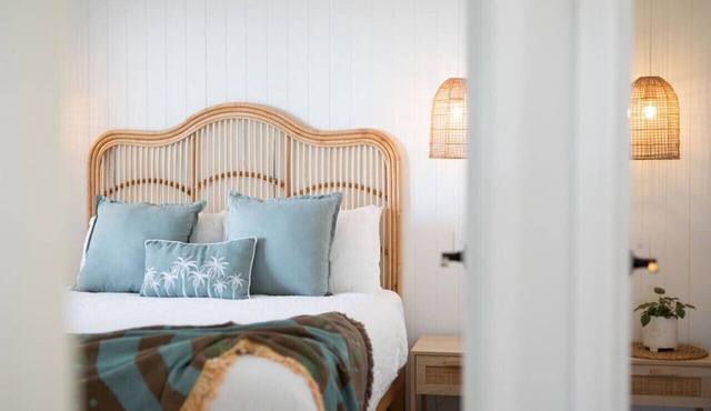 Sanbis Cabin~hidden boutique retreat, sea views