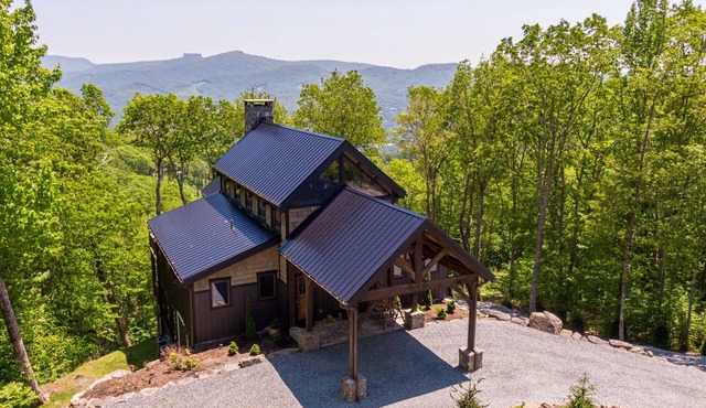 Sanctuary 4bd 3 and a half bath - Luxury Eagles Nest with long views, hot tub, hiking, and more!