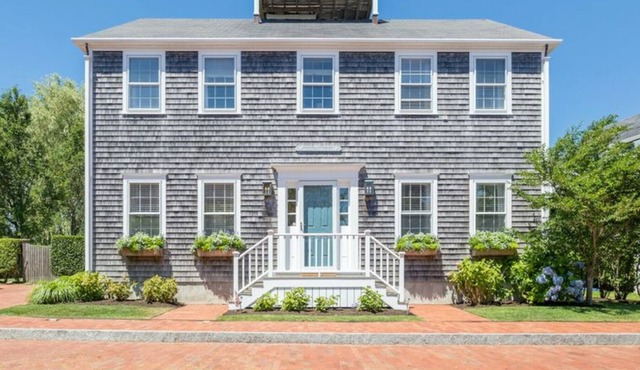 Sanctuary by the Sea, Gorgeous and Meticulous Home - Steps to Beach & Town.
