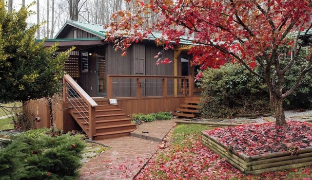 Sanctuary Co Sauna, Hot Tub & Lake Access