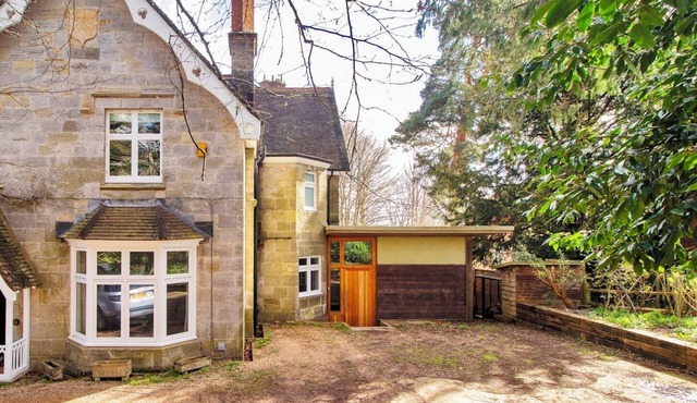 Sanctuary Forest Row, countryside village escape - Pass the Keys