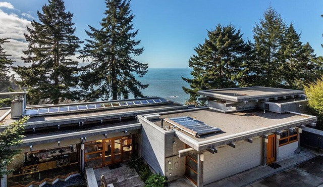 Sanctuary House - Architectural Gem w/Ocean Views!