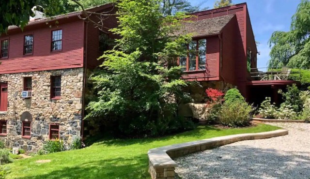 Sanctuary in a 300+ year old restored mill in the countryside. Dog Friendly!