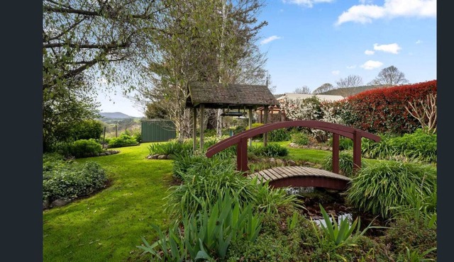Sanctuary in beautiful gardens with views of Mt Bogong!