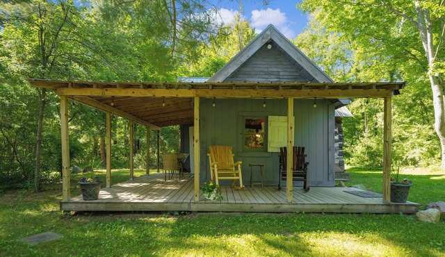 Sanctuary in the Woods: Historic Log Cabin on 30 secluded acres with trails