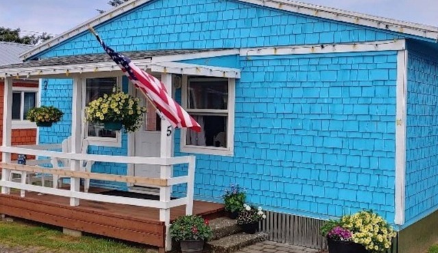 "Sand and Surf" 2-bedroom beach cottage