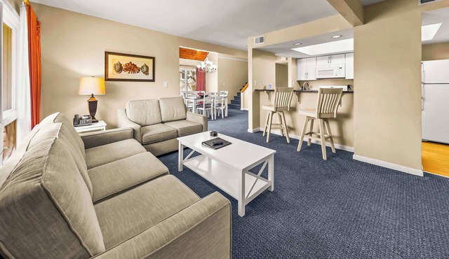 Sand Castle Village Townhome-3BR, Pool, Hot Tub & Resort Access!