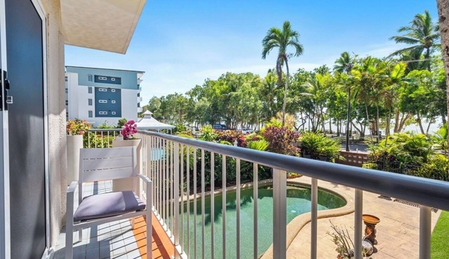 Sand Cay Beachfront Apartment 1 - 2 Bedrooms