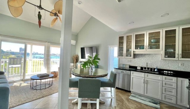 Sand Dollar W212 Waterfront- Walk to the Beach- Balcony- Sleeps 2