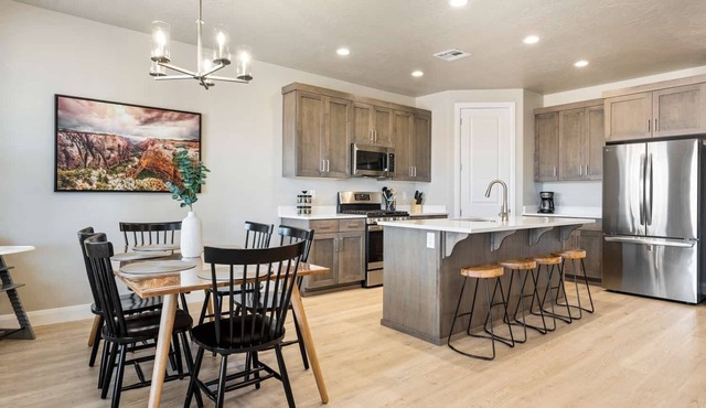 Sand Dune Villa: Dog-Friendly, Hot Tub, Pickleball