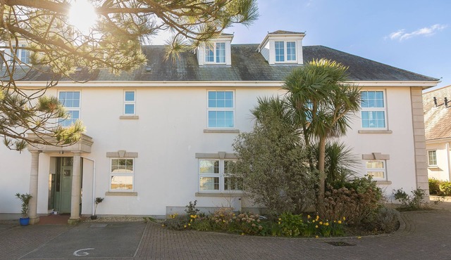 SAND DUNES 6 THE MANOR, pet friendly in Carbis Bay