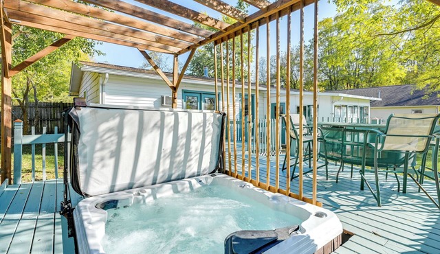 Sand Lake Retreat: Canal Access & Large Yard!