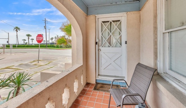 Sand of Time Cottage (2-Bedroom) - Pets Allowed by RedAwning