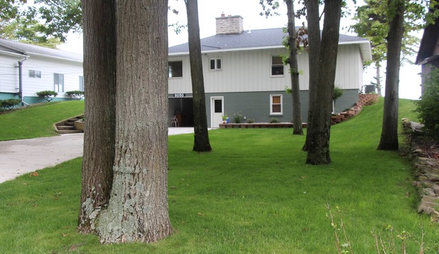 Sand Point North Shore Cottage, Lake Huron