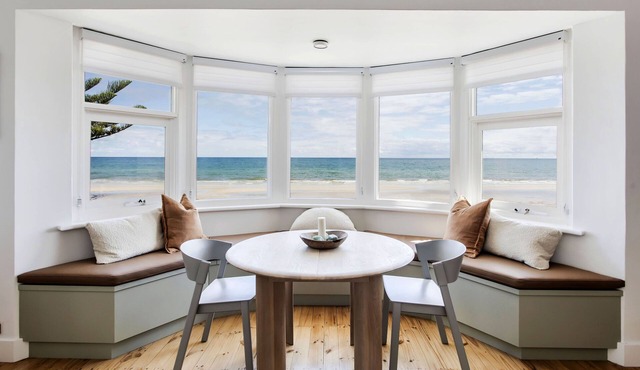 Sand Prints/Seafront/Cafes/Sleeps 6/Dogs