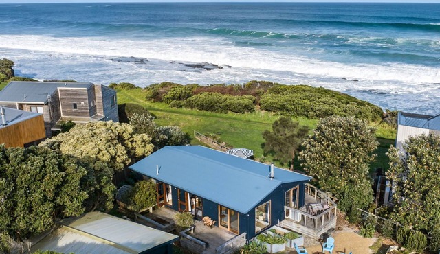 Sand & Sauna Retreat - A seaside home for the senses