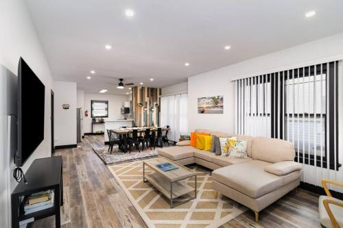 Sand & Sun Retreat,2 Living Rooms, Kids Play Area