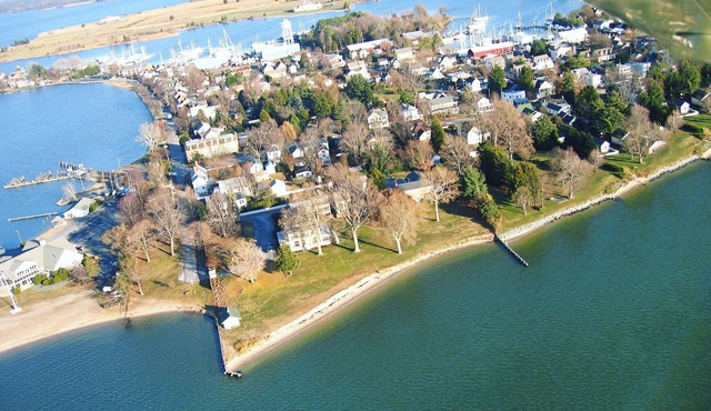 Sandaway Suites & Beach Boutique Hotel, Private Beach, Walk to Dining & Shops!