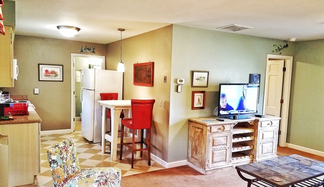 Sandaway Suites & Beach - Full Kitchen & Private Beach Access - Oxford, Maryland