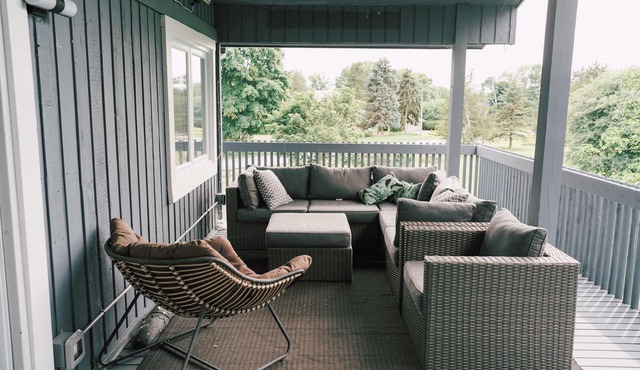 Sandbanks Escape (5 min drive) on Sheba’s Island | Pet-Friendly Cottage