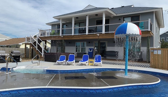 Sandbridge 8br/6ba 4th row on Back Bay with lazy river and hot tub