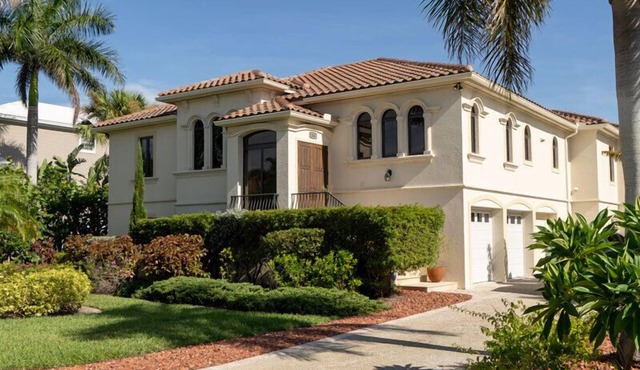 Sandcastle A Newly constructed stunning spacious home close to everything! SPRING SAVINGS!