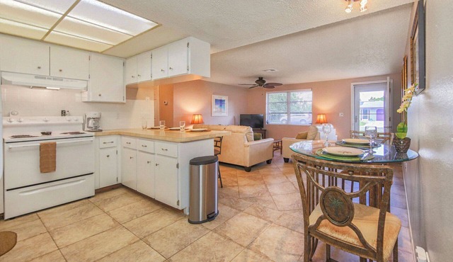 Sandcastle Cottage - Screened Patio - Fenced Yard - Pets OK