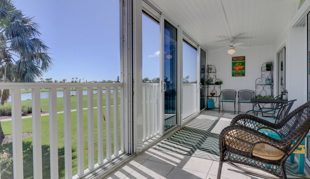 Sandcastle Shores: Quiet Retreat, Golf & Lake View