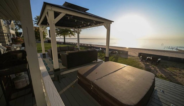 Sandcastle Way| Historic Oneida Lakefront Condo 3